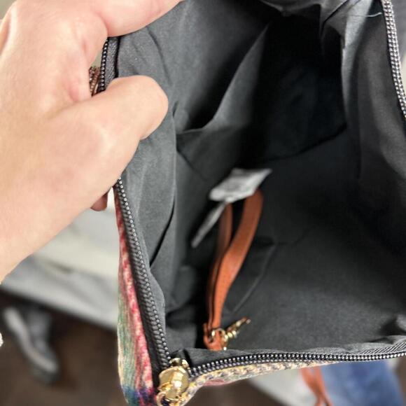 Cute NWTs Women’s Purse - Picture 7 of 9